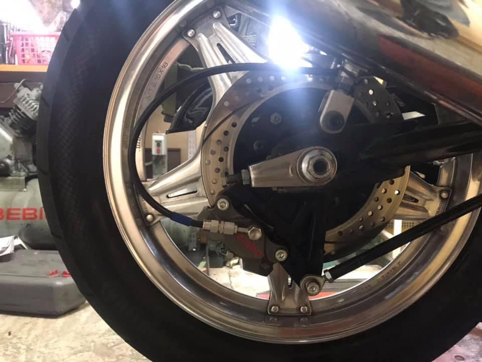 HONDA CBX1000 - Routed to the rear wheel side