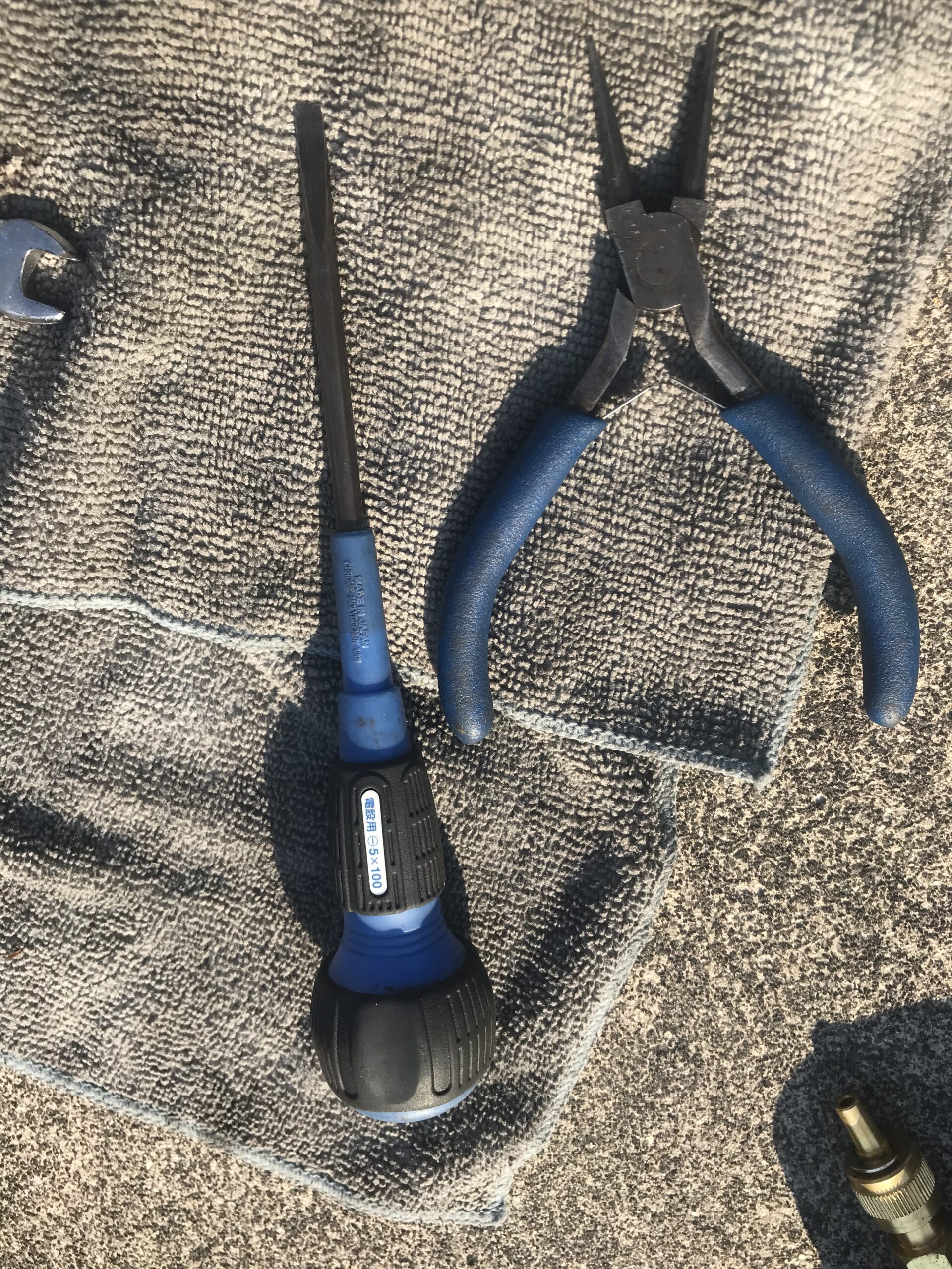 Radio pliers and PS screwdriver