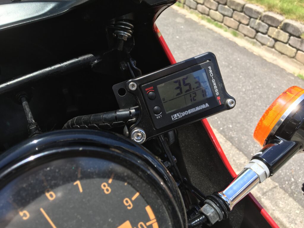 Oil temperature gauge Yoshimura Progress 2 -　Outside temperature