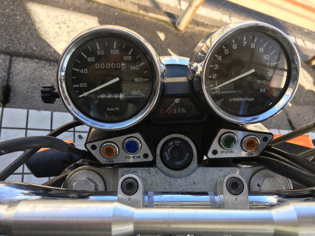 Naked motorcycle meter